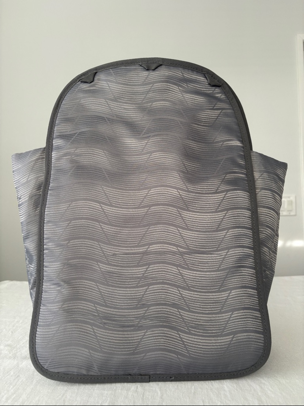Women’s Gray Wave-Pattern Backpack liner organizer — Sleek Everyday Pack